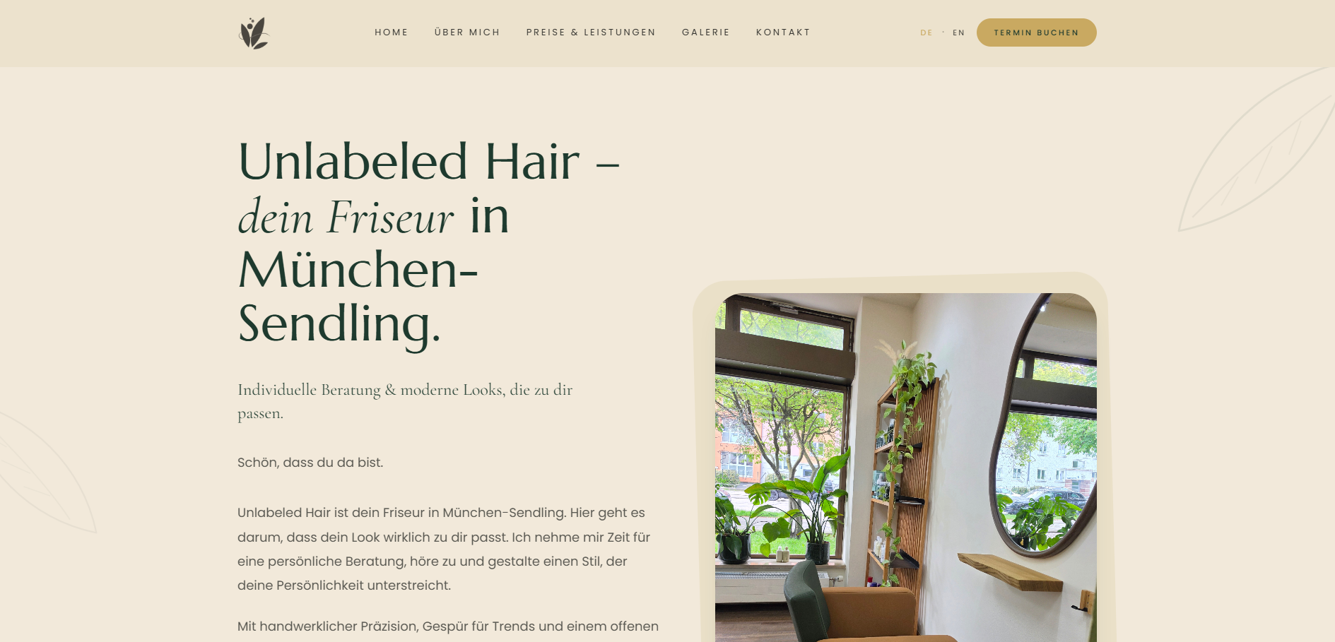 Startseite von Unlabeled Hair — Desktop-Ansicht mit ruhigem Hero-Bereich